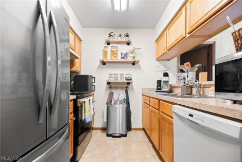 2002 Stoney Run Circle Broadview Heights OH 44147