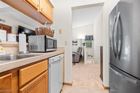 2002 Stoney Run Circle Broadview Heights OH 44147
