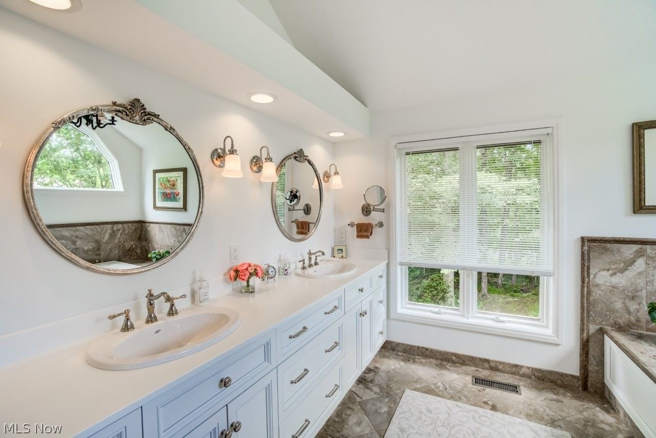 200 Woodsong Way Chagrin Falls OH 44023