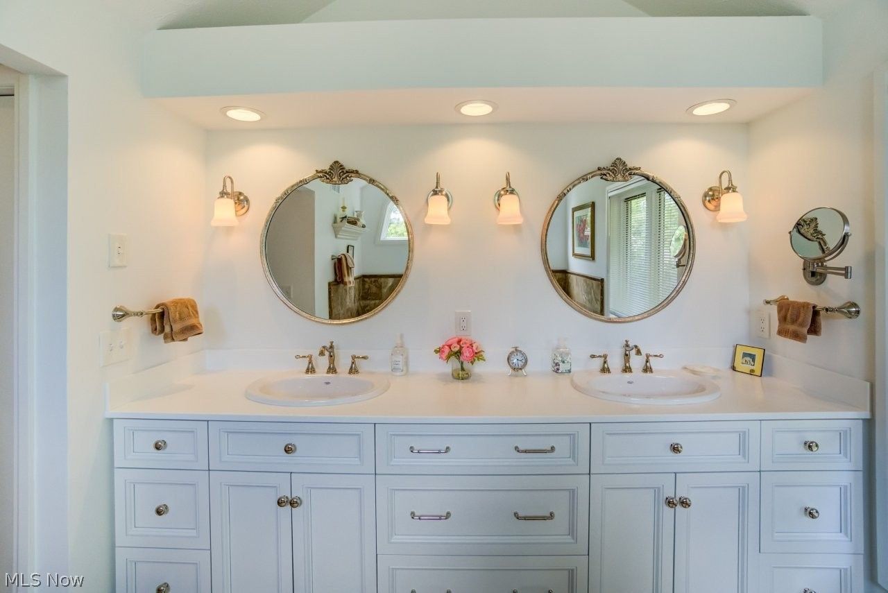 200 Woodsong Way Chagrin Falls OH 44023