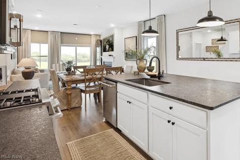 5094 Shepherds Glen Willoughby OH 44094