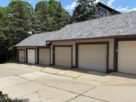 1611 Treetop Trail Akron OH 44313