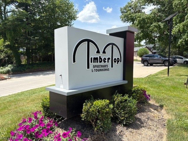 1611 Treetop Trail Akron OH 44313