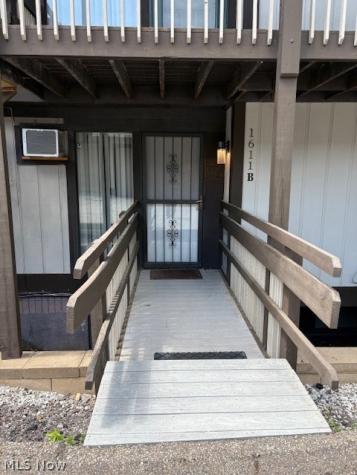 1611 Treetop Trail Akron OH 44313