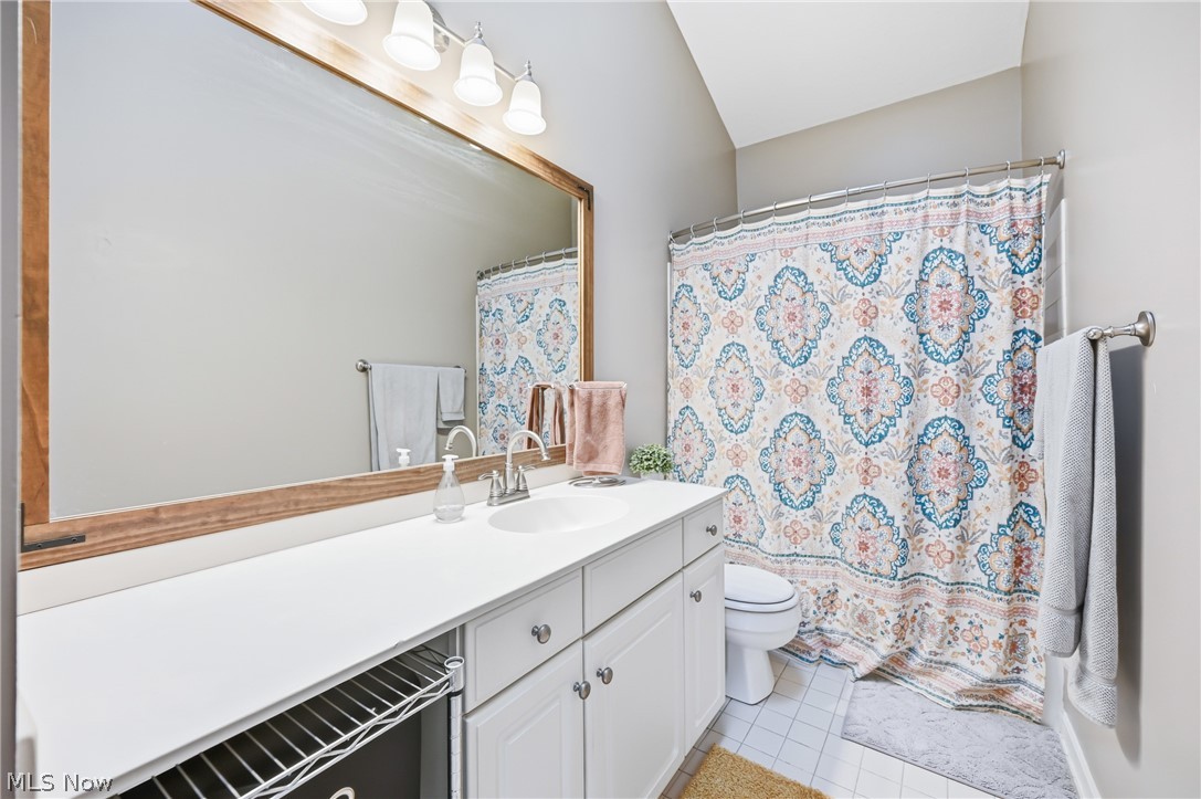 1183 Red Tail Hawk Drive Boardman OH 44512