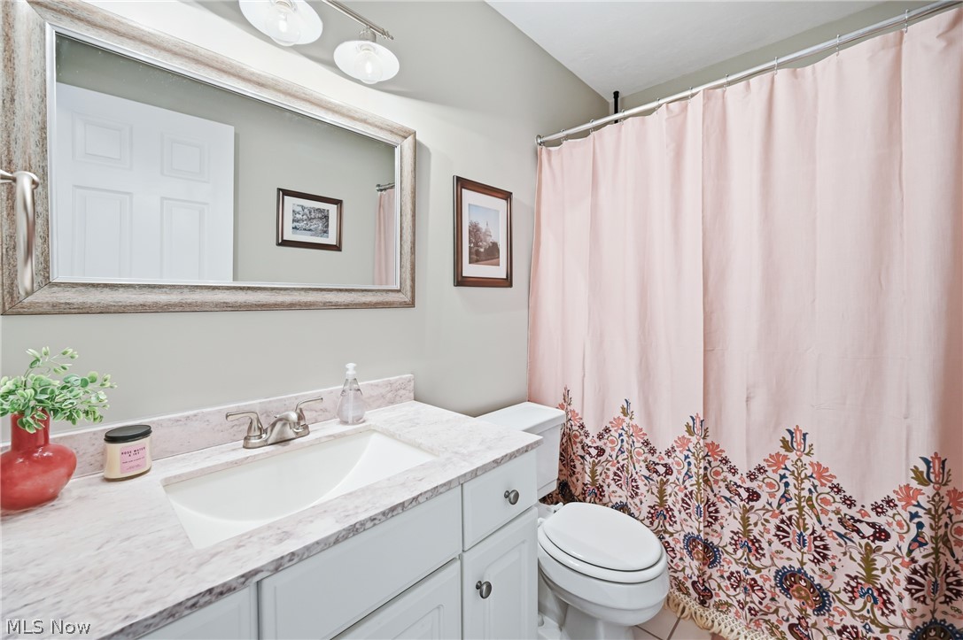 1183 Red Tail Hawk Drive Boardman OH 44512