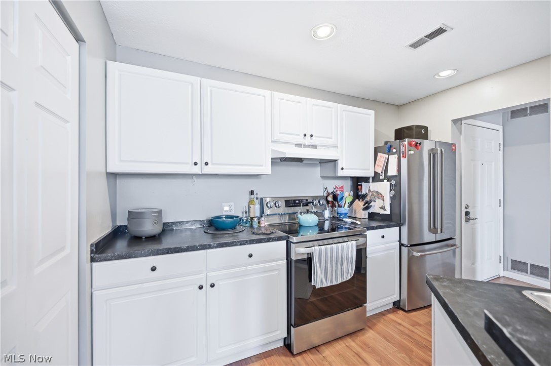 1183 Red Tail Hawk Drive Boardman OH 44512