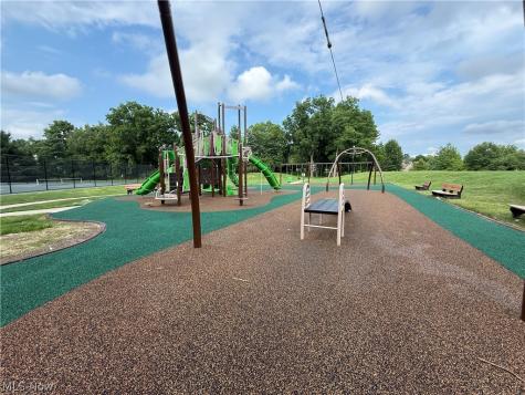 8578 Pine Creek Lane Northfield OH 44067