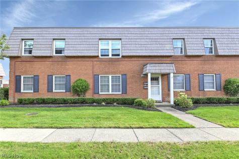 2823 Pease Drive Rocky River OH 44116