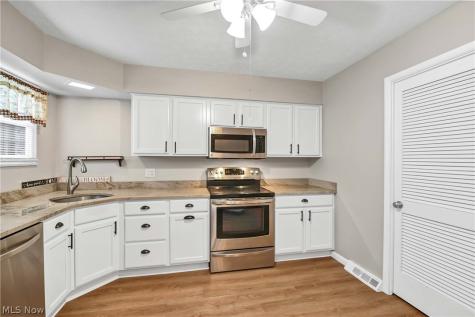 2823 Pease Drive Rocky River OH 44116
