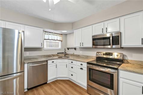 2823 Pease Drive Rocky River OH 44116