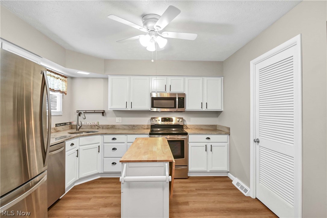 2823 Pease Drive Rocky River OH 44116