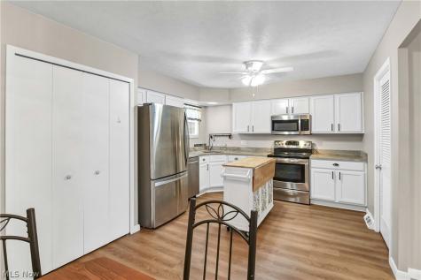 2823 Pease Drive Rocky River OH 44116