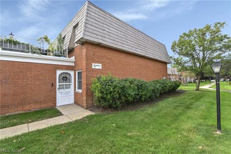 2823 Pease Drive Rocky River OH 44116