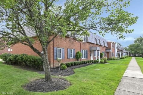 2823 Pease Drive Rocky River OH 44116
