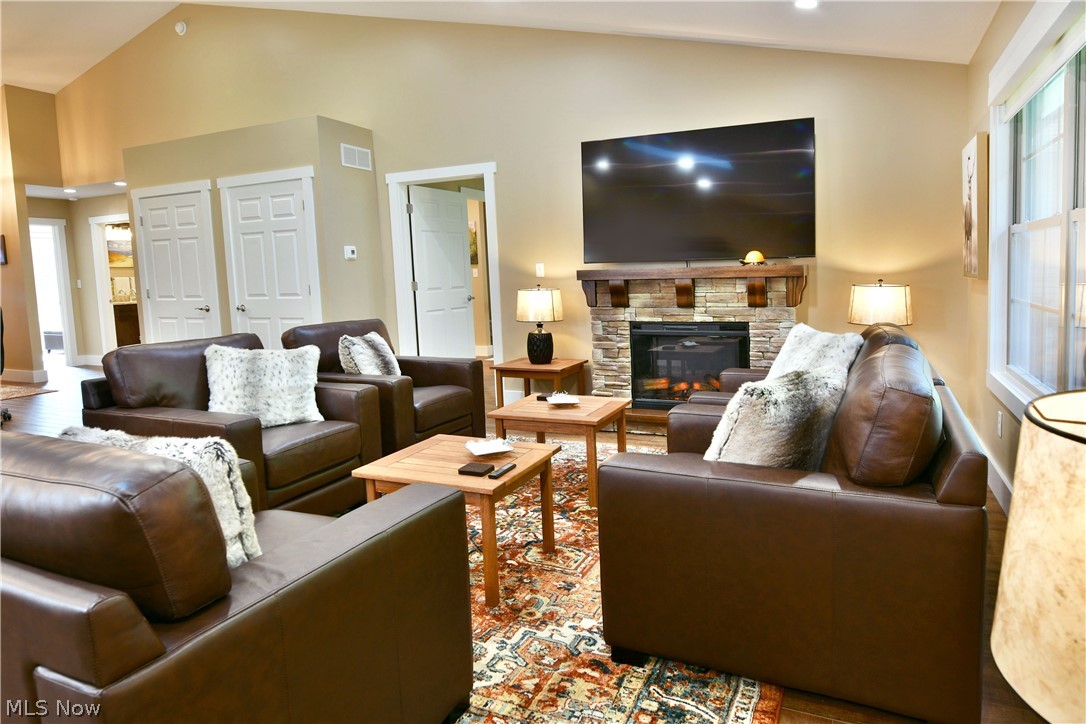12 Bayview Circle Cortland OH 44410