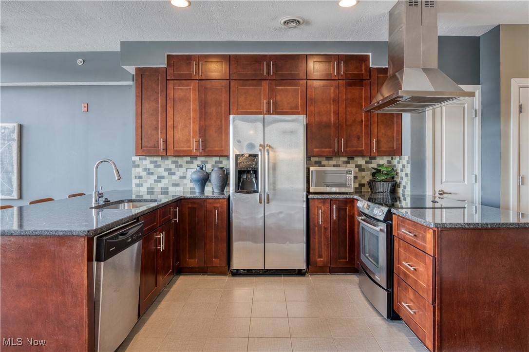 1237 Washington Avenue Cleveland OH 44113