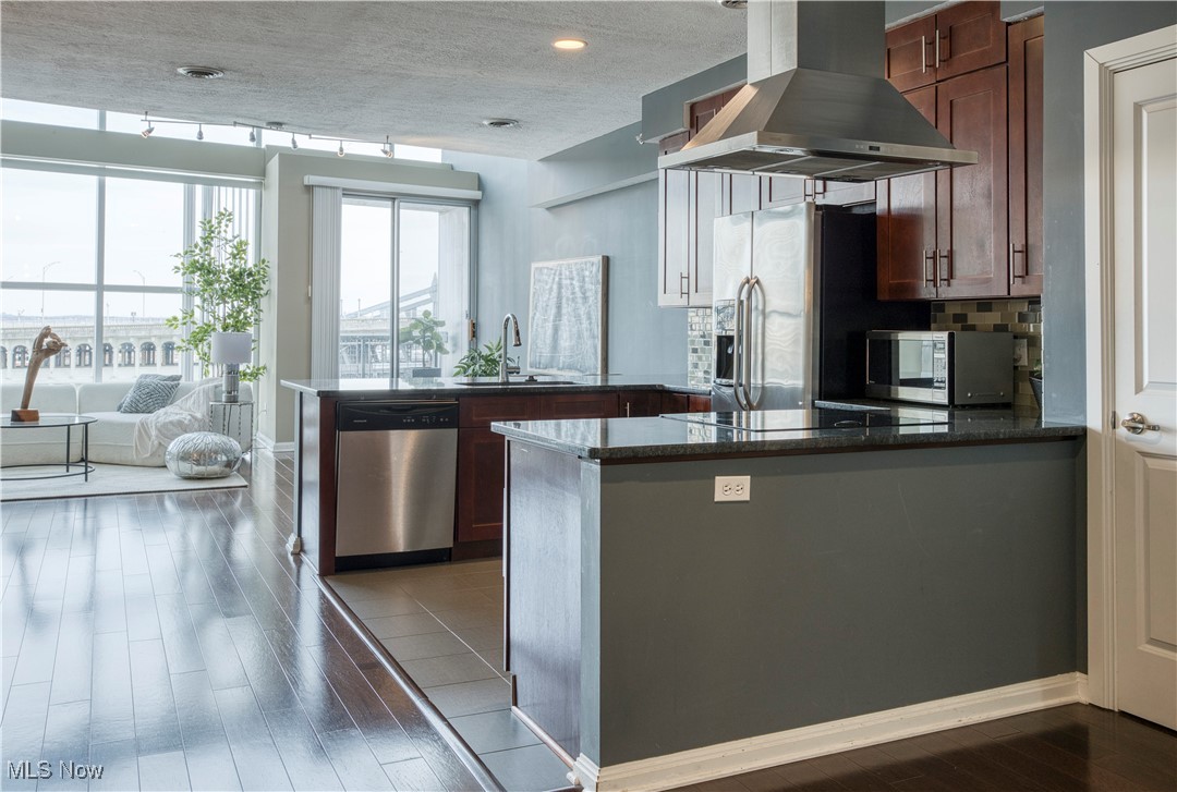 1237 Washington Avenue Cleveland OH 44113