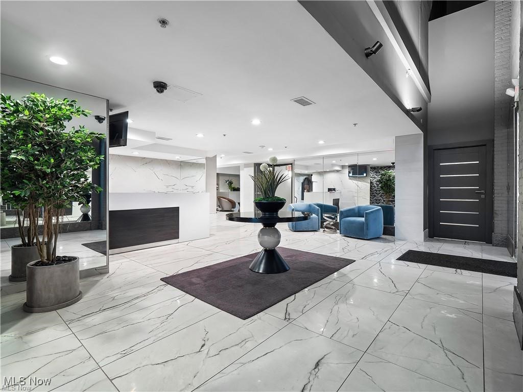 1237 Washington Avenue Cleveland OH 44113