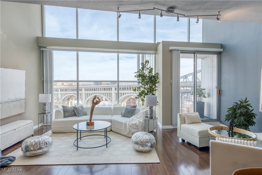 1237 Washington Avenue Cleveland OH 44113