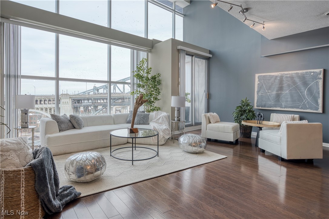 1237 Washington Avenue Cleveland OH 44113