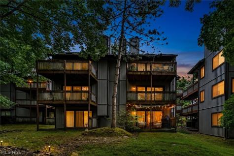 2163 Pinebrook Trail Cuyahoga Falls OH 44223