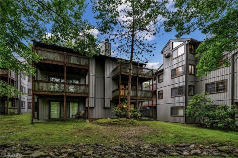 2163 Pinebrook Trail Cuyahoga Falls OH 44223
