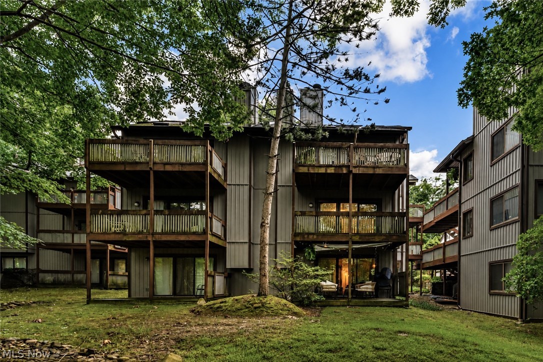 2163 Pinebrook Trail Cuyahoga Falls OH 44223