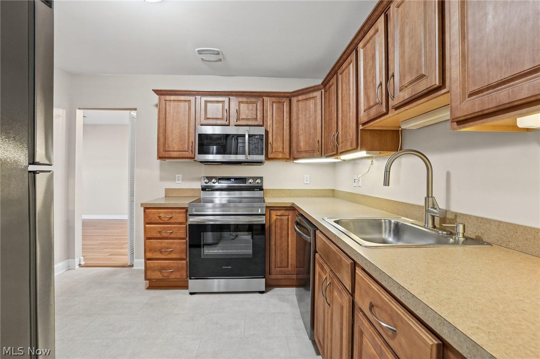 2885 Pease Drive Rocky River OH 44116