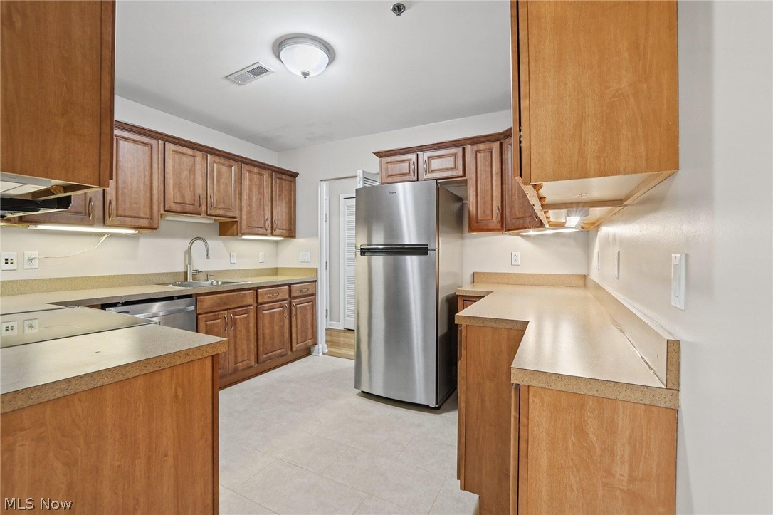 2885 Pease Drive Rocky River OH 44116