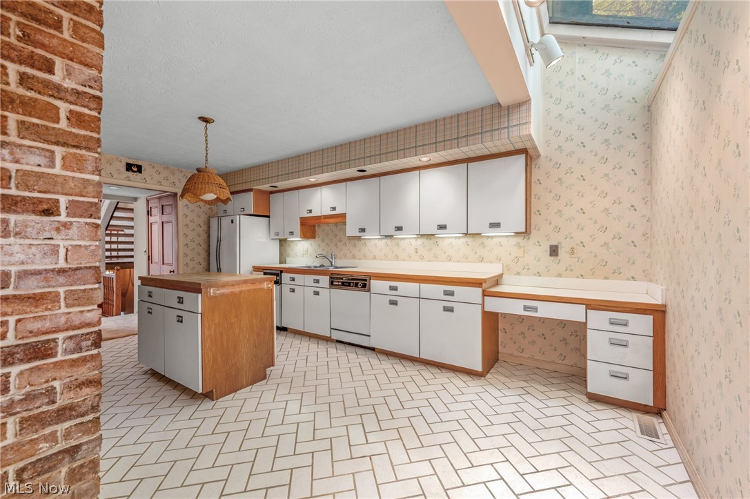 18 Hidden Valley Rocky River OH 44116