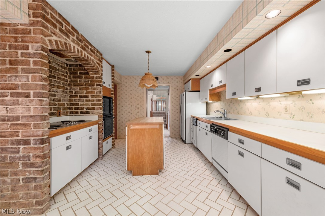 18 Hidden Valley Rocky River OH 44116