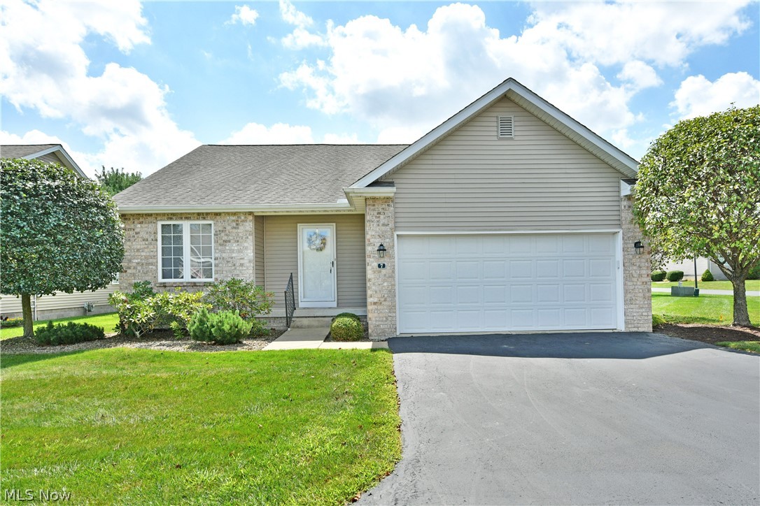 7 Danbury Court NW Warren OH 44481