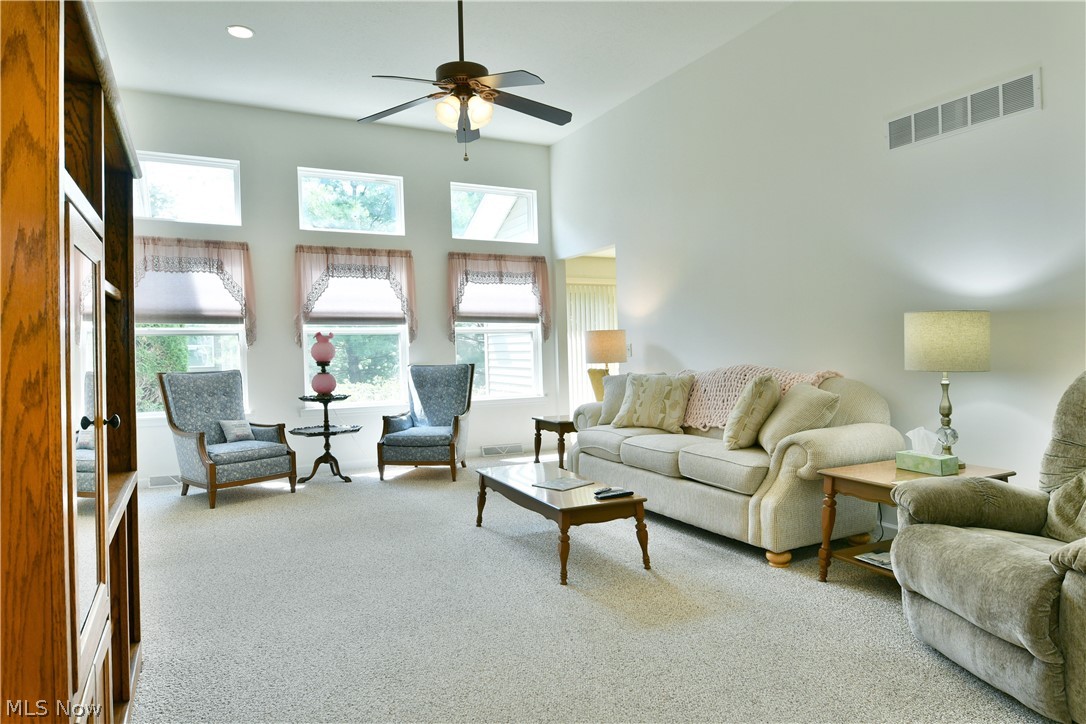 7 Danbury Court NW Warren OH 44481