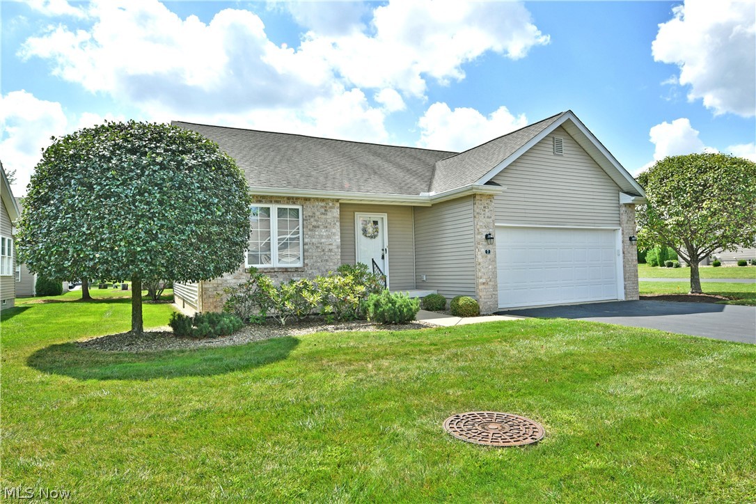 7 Danbury Court NW Warren OH 44481