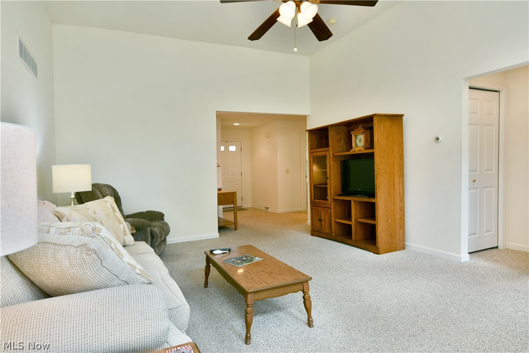 7 Danbury Court NW Warren OH 44481