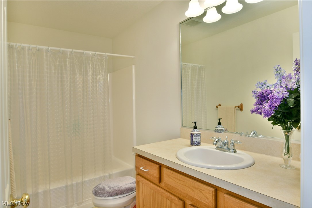 7 Danbury Court NW Warren OH 44481