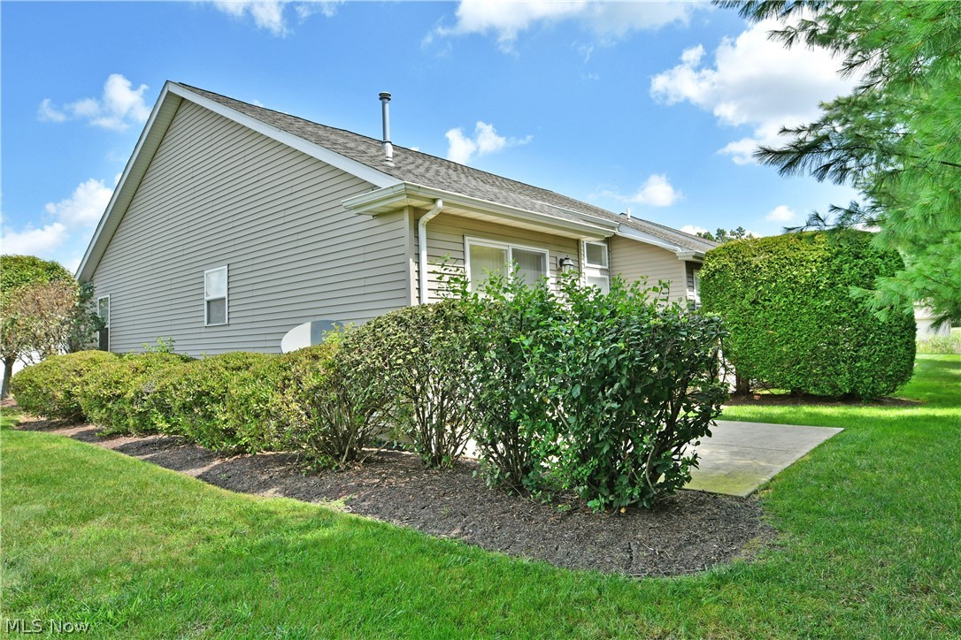 7 Danbury Court NW Warren OH 44481