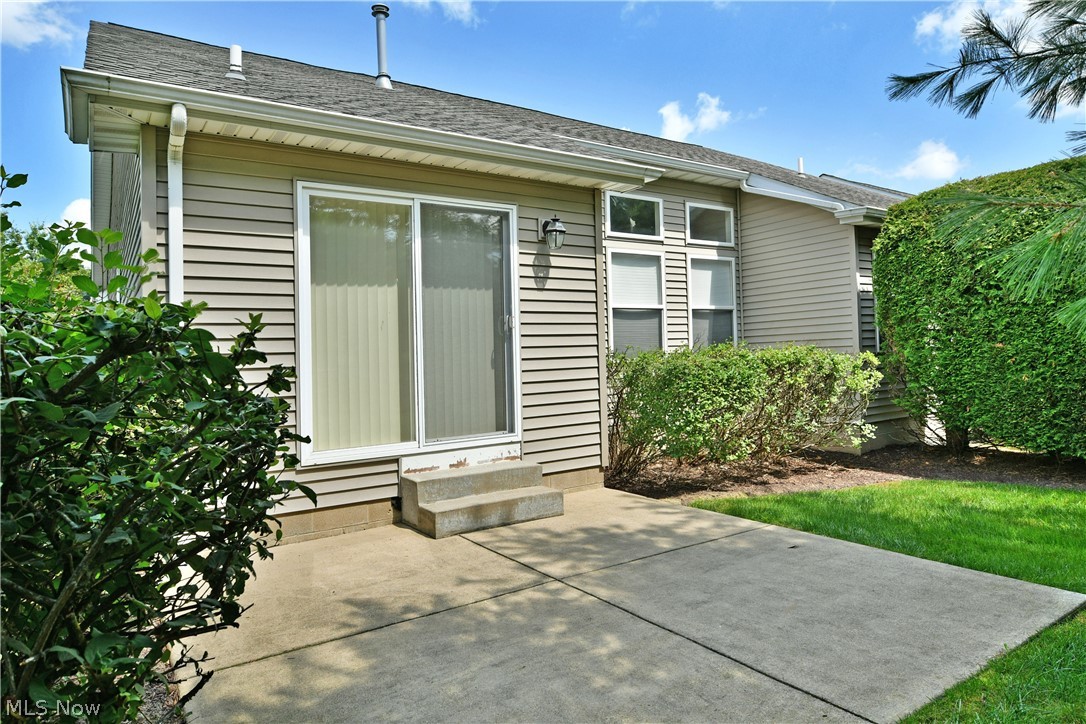 7 Danbury Court NW Warren OH 44481