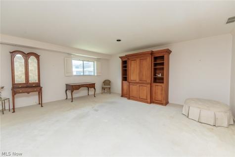 2112 Acacia Park Drive Lyndhurst OH 44124