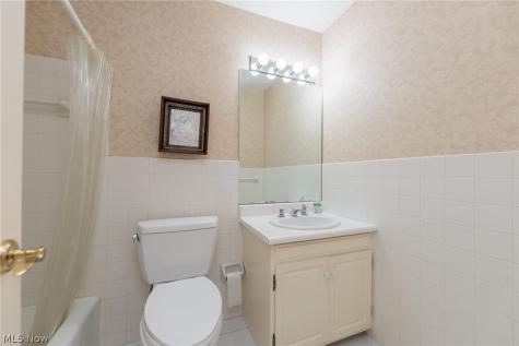 2112 Acacia Park Drive Lyndhurst OH 44124