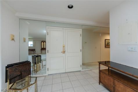 2112 Acacia Park Drive Lyndhurst OH 44124