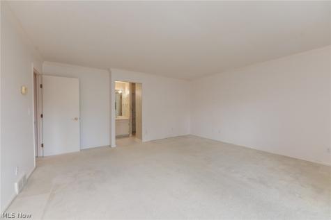 2112 Acacia Park Drive Lyndhurst OH 44124