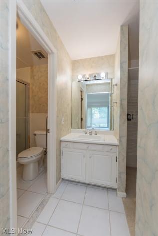 2112 Acacia Park Drive Lyndhurst OH 44124