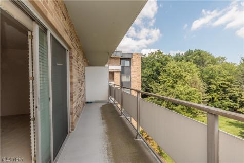 2112 Acacia Park Drive Lyndhurst OH 44124