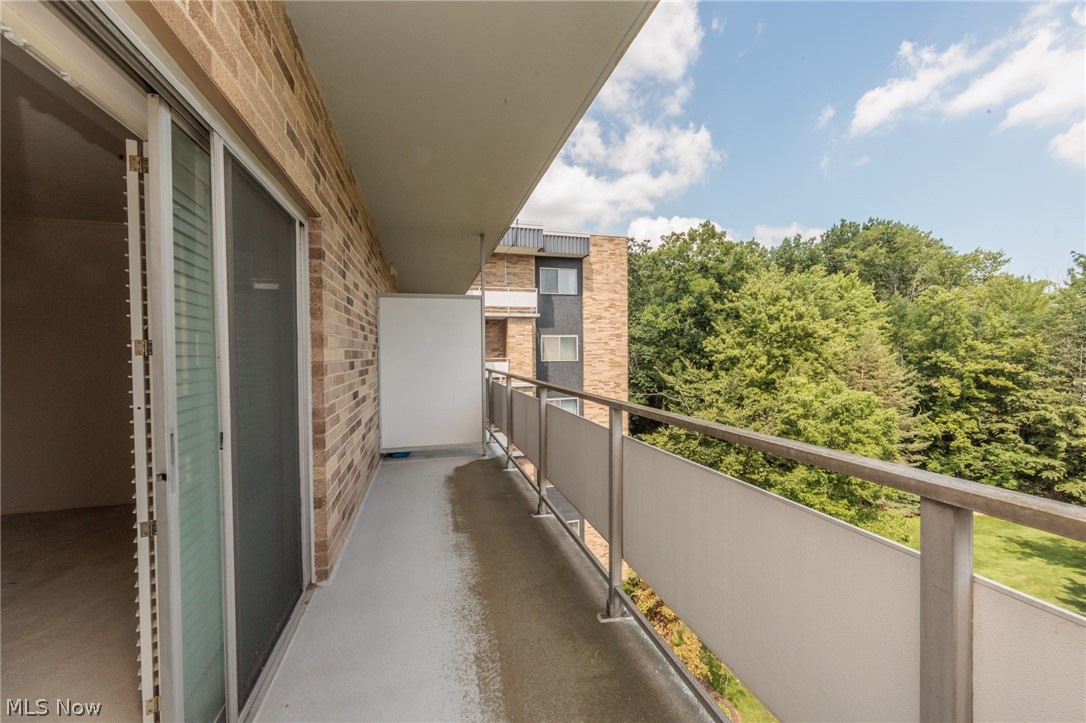 2112 Acacia Park Drive Lyndhurst OH 44124