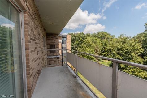 2112 Acacia Park Drive Lyndhurst OH 44124