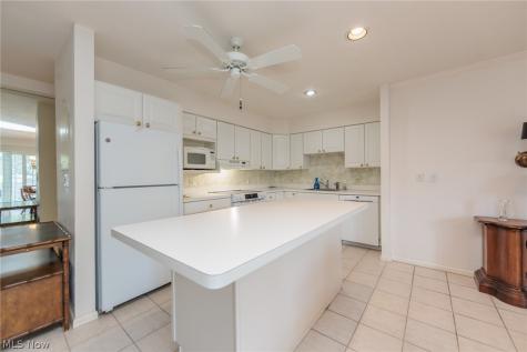 2112 Acacia Park Drive Lyndhurst OH 44124