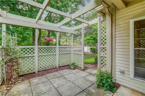 3082 Village Green Drive Westlake OH 44145