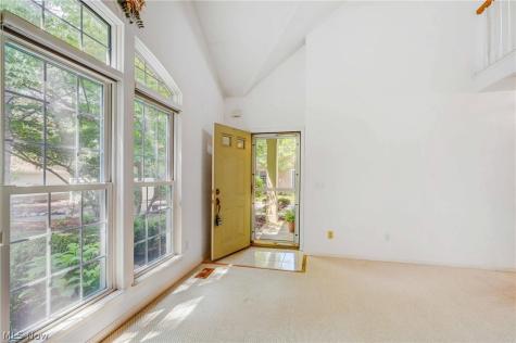 3082 Village Green Drive Westlake OH 44145